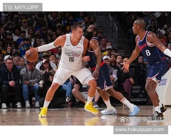 快船队主场力克魔术队，全队士气大振，季后赛前景看好